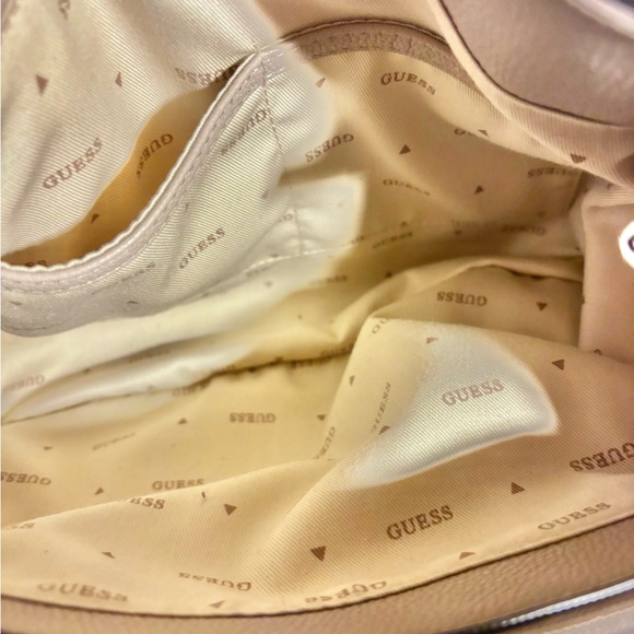 Guess cross body purse. - Picture 9 of 9